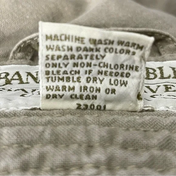 SOLD‼️ BANANA REPUBLIC Safari Cargo Vest - Picture 8 of 8